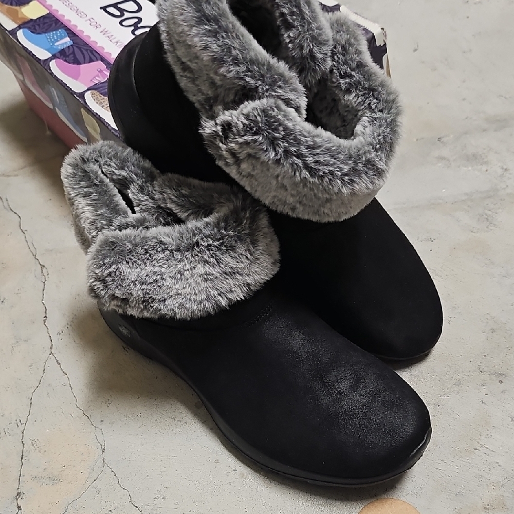 Nwt Skechers Women's Black Winter Boots with Gray Faux Fur - Picture 2 of 4